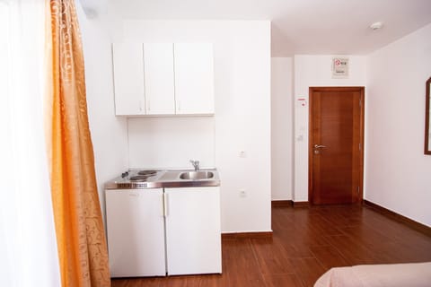 Standard Triple Room | Private kitchen