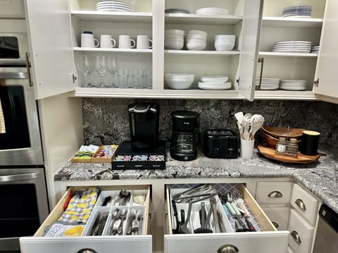 Keurig Coffee machine with coffee pods provided