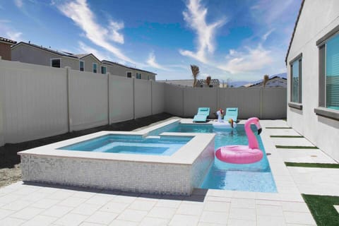 Heated pool and hot tub!
