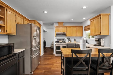 Cook delicious meals for breakfast, lunch, and dinner in this fully equipped kitchen. We suggest grabbing some ingredients from a local farm.
