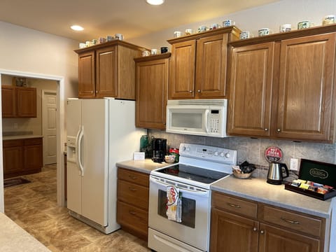 Full kitchen stocked with basics!