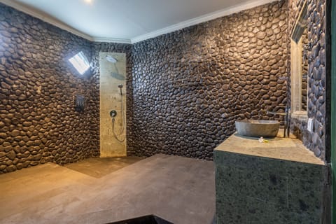 Standard Room | Bathroom