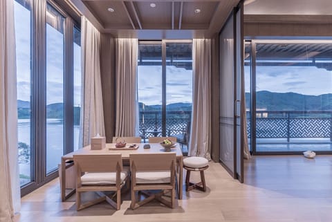 YINSHAN Suite | Premium bedding, down comforters, pillowtop beds, free minibar