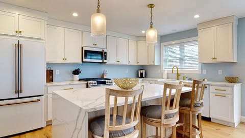 Island Seating | New Kitchen