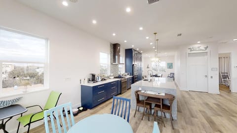 Open Kitchen/dining area