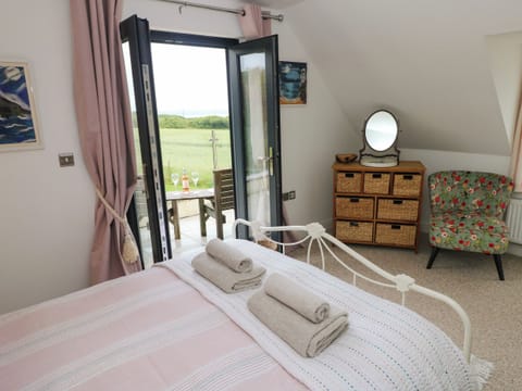Cottage | 4 bedrooms, WiFi (free), individually decorated, individually furnished