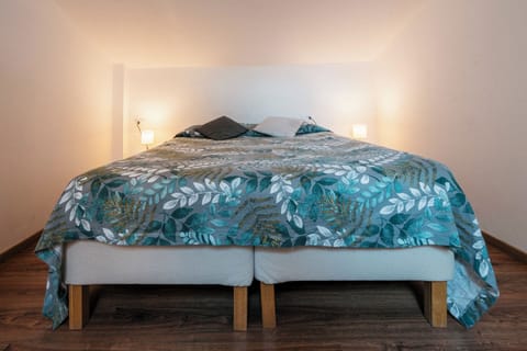 Junior Studio Suite, 1 Bedroom, Private Bathroom, Tower | Desk, laptop workspace, soundproofing, free WiFi