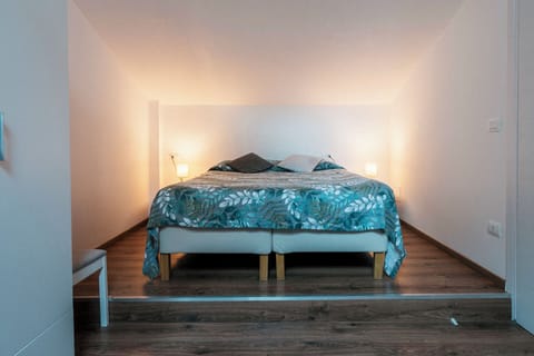 Junior Studio Suite, 1 Bedroom, Private Bathroom, Tower | Desk, laptop workspace, soundproofing, free WiFi