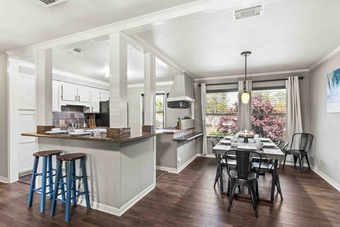 Breakfast bar and dining area upstairs