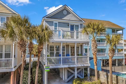 Street Side Exterior - Welcome to Sip N the Sun!