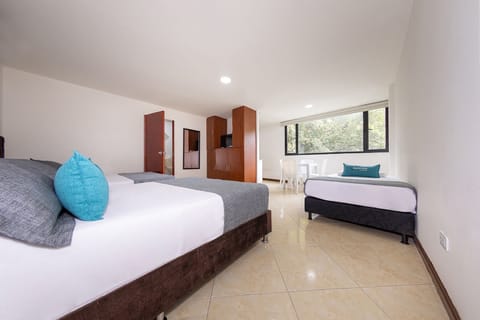 Deluxe Studio Suite | Desk, free WiFi, bed sheets