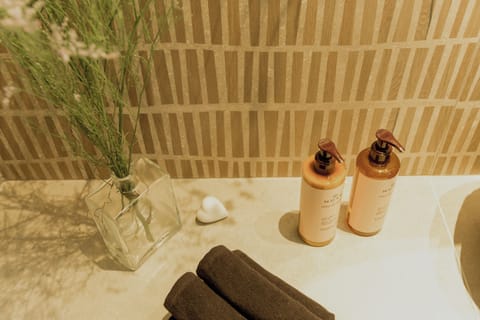 Premium Room with Outdoor Hot Tub | Bathroom amenities | Slippers, towels