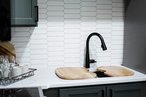 Fully furnished kitchen! 