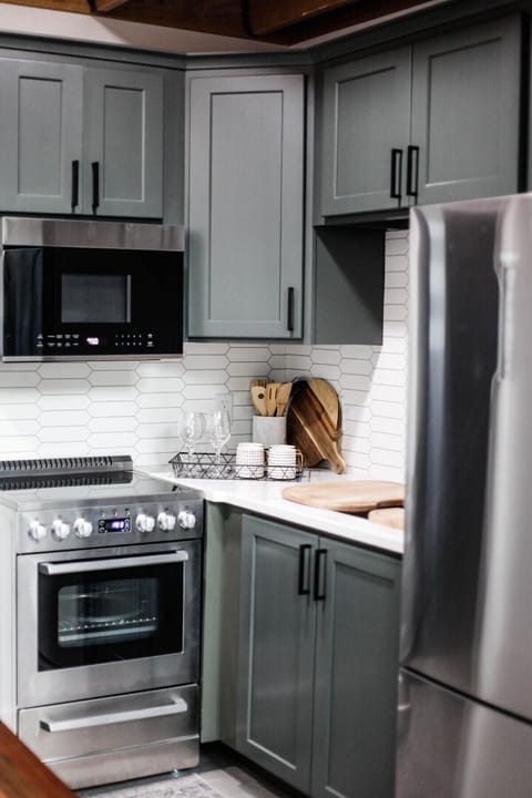 Fully furnished kitchen! 