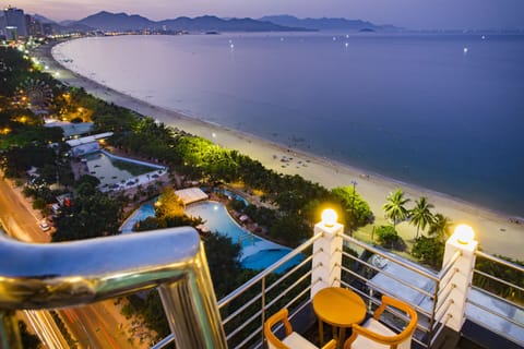 Poolside bar