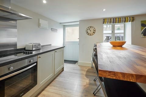 Himmell, Ruffside - Host & Stay