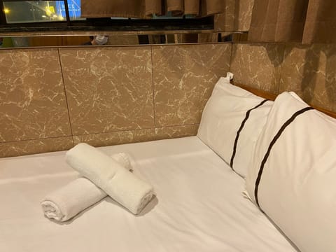 Standard Double Room | Desk, laptop workspace, free WiFi