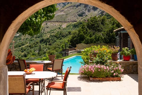 Villa | 3 bedrooms, soundproofing, iron/ironing board (on request), WiFi (free)