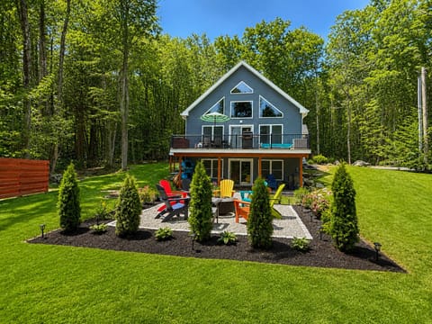 Private woodland retreat with fire pit, deck, and expansive lawn