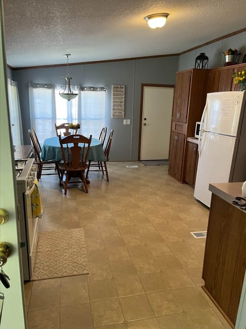 Kitchen seating for 6