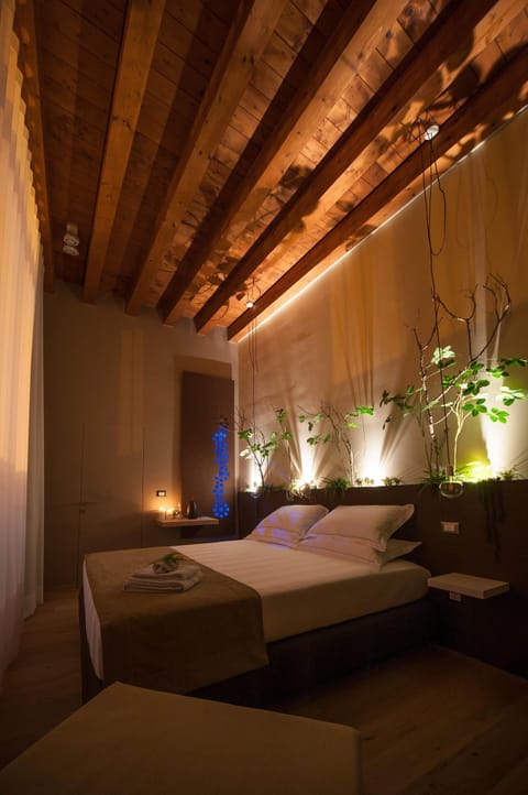 Deluxe Room | Egyptian cotton sheets, premium bedding, minibar, in-room safe