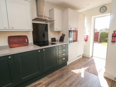 Fridge, electric kettle, toaster, cookware/dishes/utensils