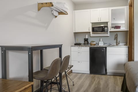 Lodge (Double Queen Kitchenette) | Private kitchen | Mini-fridge, microwave, coffee/tea maker, toaster