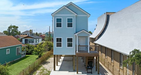 Welcome to The Big Blue House by BeachBox