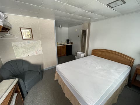 Single Queen | Free WiFi