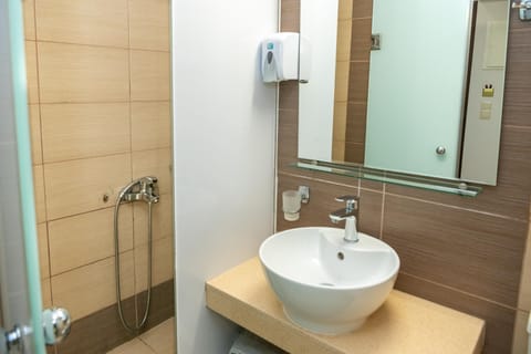 Standard Room, City View | Bathroom | Shower, free toiletries, hair dryer, slippers