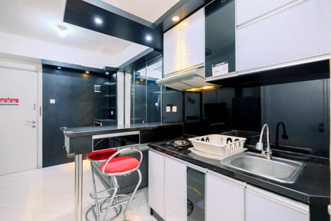 Apartment, 1 Bedroom | Private kitchen | Full-size fridge, stovetop