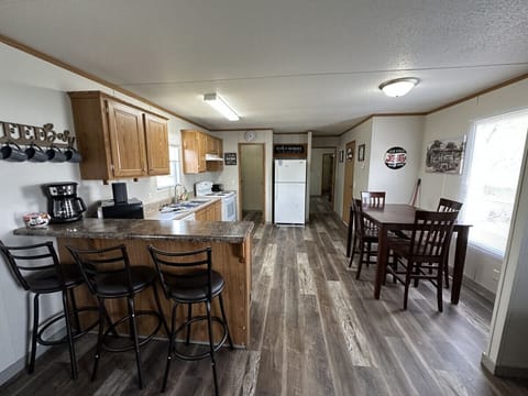 Kitchen & Dining Area