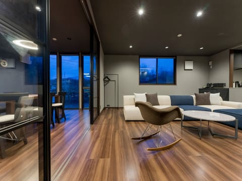 [Stylish 101, 102] Living dining where you can spend a relaxing time in an extraordinary space