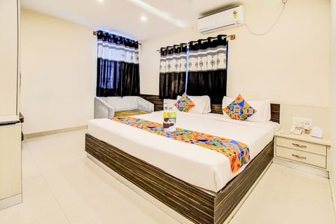 Premium Room | Egyptian cotton sheets, premium bedding, in-room safe, WiFi (free)