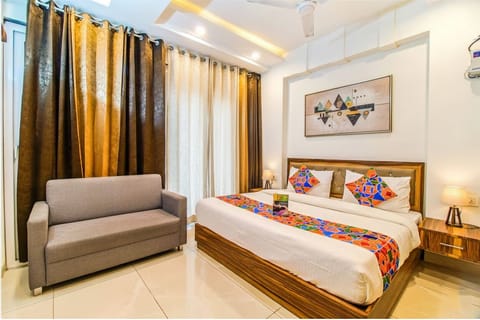 Egyptian cotton sheets, premium bedding, in-room safe, desk