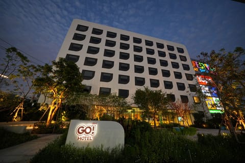 Front of property - evening/night