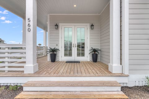 Front Porch With Bench Seating