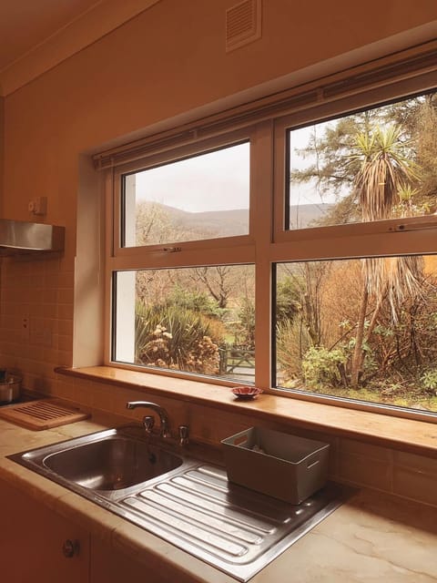 Family Chalet, 2 Bedrooms, Ensuite | Shared kitchen | Highchair