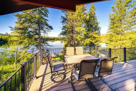 Grand Lake Vacation Rental | 3BR | 2BA | 2,700 Sq Ft | Stairs Required