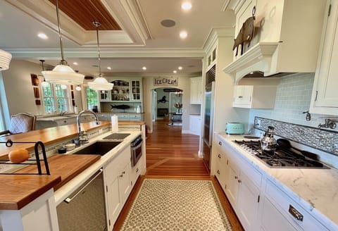 stainless appliances at Rosecliff