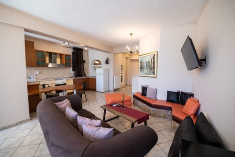 Deluxe Studio | Living area | Flat-screen TV