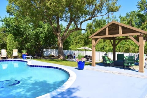 149EE9A1 976C 4F65 8375 FA5AEDE5A431 1 105 c