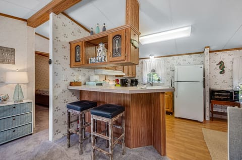 The Chef in your family will love the cozy Kitchen.