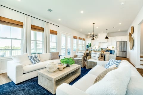 Bright & airy interior spaces with a decorators touch