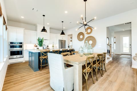 Sit up to 8 at the large dining table