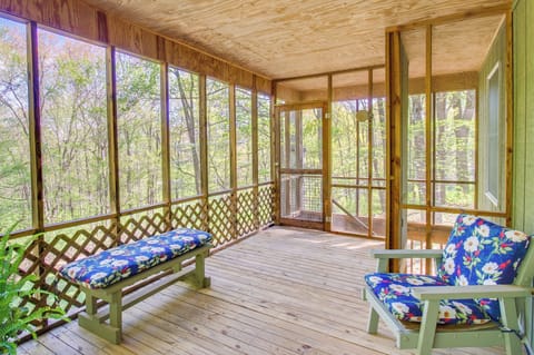 Elkton Vacation Rental | 1BR | 1BA | 1 Step to Access | 844 Sq Ft