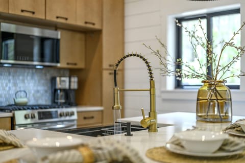 ☕ Indulge in a dual Coffee|Keurig machine for your caffeine cravings, a microwave for quick bites, and a charming farmhouse sink that adds character while enhancing functionality. 🏡✨