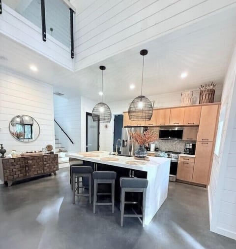 Enjoy Modern Luxury Cabin style