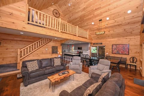 Main Level- Extra bench seatings and slider next to kitchen leads to the screened in porch.