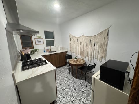 Full-size fridge, stovetop, dishwasher, coffee/tea maker